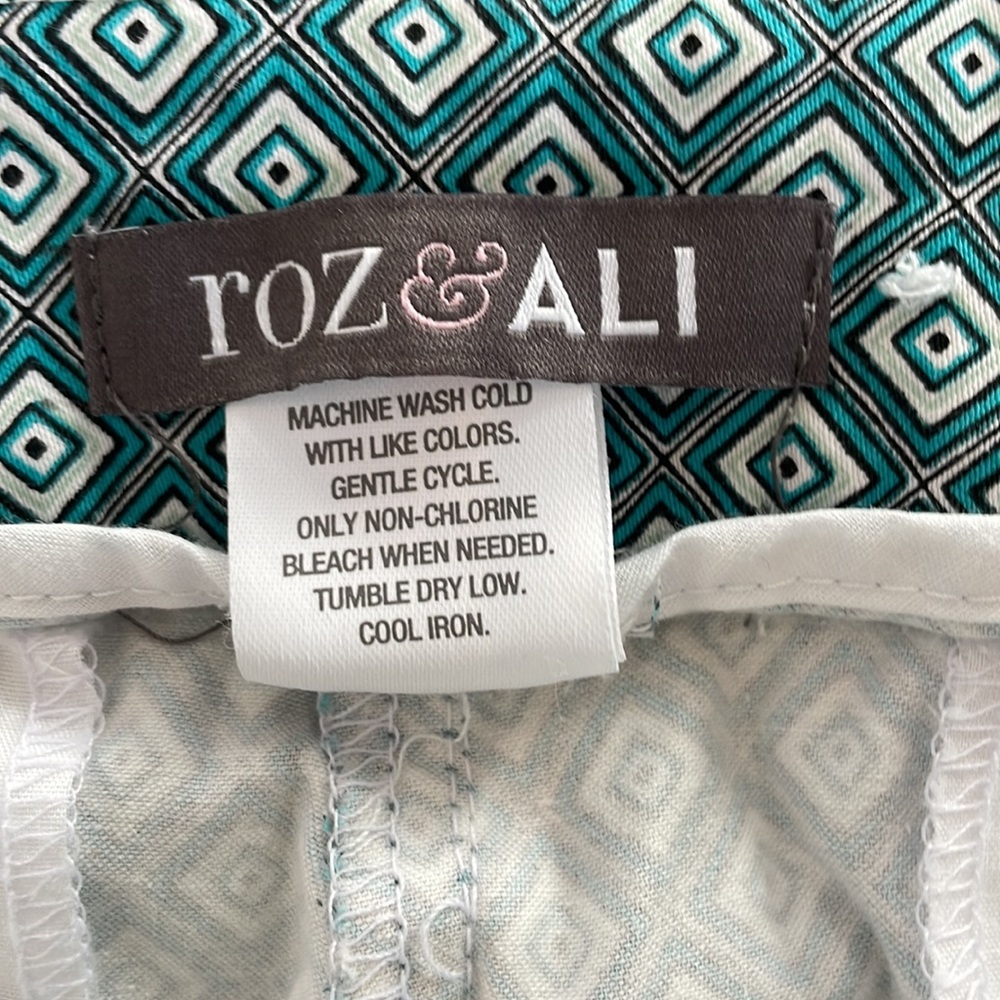 Roz and Ali pants teal pattern size  10 zip fly with two pockets on back - Picture 4 of 5